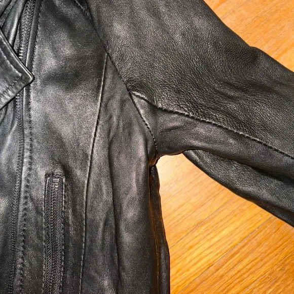 Danier Black Leather Jacket with Faux-Fur Hood - Picture 4 of 7